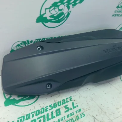 Foto de Embellecedor de tapa cárter Honda FORZA 125 referencia 396-25-49206
