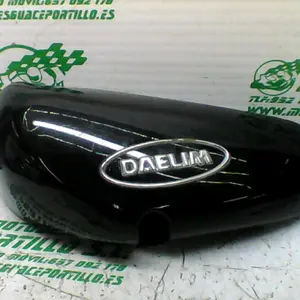 Foto de Carcasa bajo asiento izquierdo Daelim Daystar 125 referencia 139-21-41986 foto 3