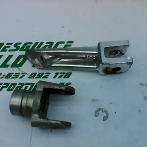 Foto de Reposapies trasero derecho Suzuki Gsx 600 R referencia 12-16-18591