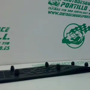 Foto de Alfombrilla derecha Yamaha XMAX 250I referencia 283-22-37537 foto 3