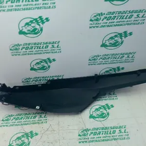 Foto de Carcasa lateral trasera izquierda Honda FORZA 125 referencia 396-25-48988