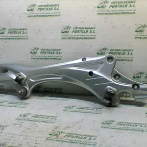 Foto de Estribera derecha Suzuki GLADIUS SFV 650 I referencia 202-18-16085 foto 2