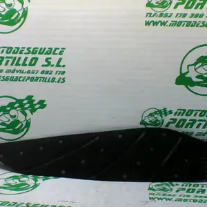 Foto de Alfombrilla derecha Yamaha X MAX 125 referencia 304-21-31431 foto 2