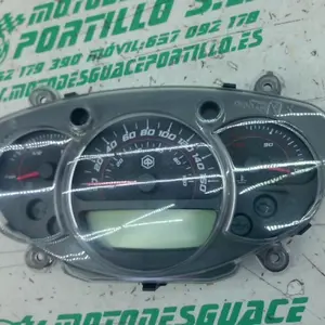 Foto de Cuentakilómetros Piaggio BEVERLY 300 I referencia 452-23-46524 foto 3