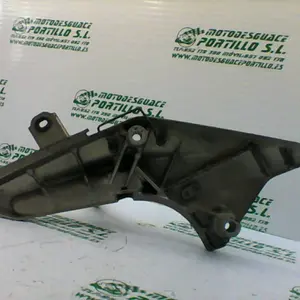 Foto de Reposapies trasero Honda Silver wing 600 referencia 122-19-20084 foto 6