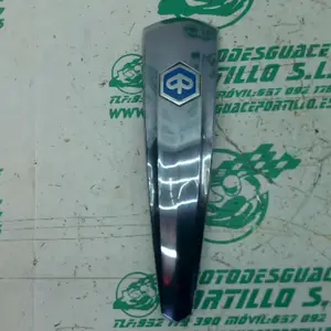 Foto de Embellecedor del frontal Piaggio MEDLEY referencia 73-26-49324 foto 4