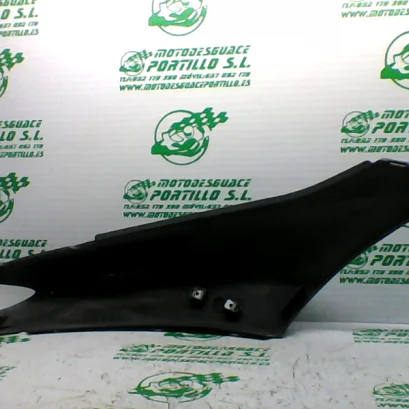 Foto de Carcasa lateral trasera izquierda Aprilia Sportcity 125 referencia 219-20-39548