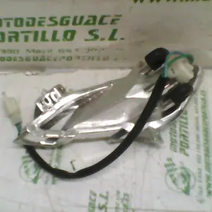 Foto de Intermitente delantero derecho Peugeot TWEET 125 15-18 referencia 8-24-47020 foto 5