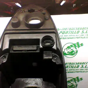 Foto de Porta-casco Peugeot Kisbee 50 4T referencia 53-21-28497 foto 4