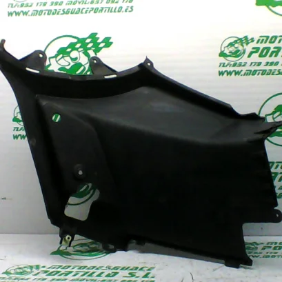 Foto de Carcasa bajo asiento izquierdo Peugeot Kisbee 50 4T referencia 303-19-34503