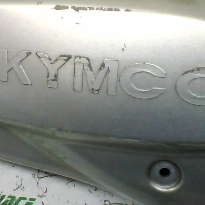 Foto de Embellecedor de tapa cárter Kymco Bet & win 250 referencia 152-17-23908