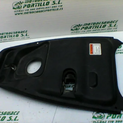 Foto de Tapa deposito de gasolina Suzuki SIXTEEN 125 referencia 281-18-19598