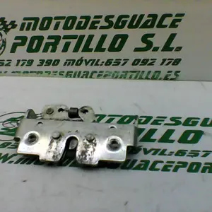 Foto de Cerradura del asiento Suzuki SIXTEEN 125 referencia 281-18-19653