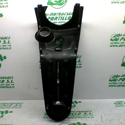 Foto de Embellecedor de contraescudo Piaggio MP3 YOURBAN 300 LT referencia 440-21-36676