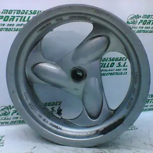 Foto de Llanta trasera Kymco Bet & win 250 referencia 152-17-23919 foto 2