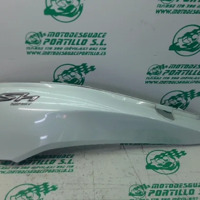 Foto de Carcasa lateral trasera izquierda Honda SH 125I 13-16 referencia 65-24-47323