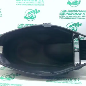 Foto de Porta-casco Piaggio MP3 YOURBAN 300 LT referencia 440-21-36652 foto 4