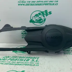 Foto de Embellecedor de tapa cárter Piaggio BEVERLY 300 I referencia 452-23-46540 foto 4