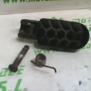 Foto de Reposapies delantero izquierdo Yamaha XT-125-X referencia 144-23-43821 foto 3