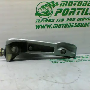 Foto de Reposapies trasero izquierdo Gilera NEXUS 500 04 referencia 15-21-28265 foto 4