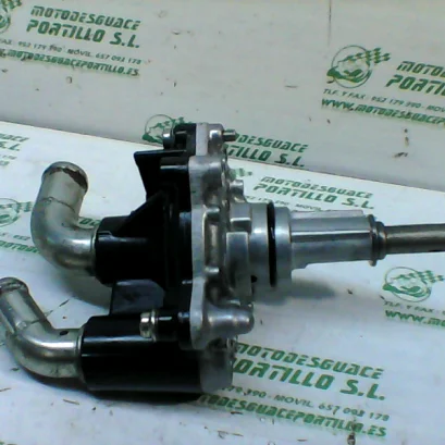 Foto de Bomba de agua Honda CBR650 FA referencia 104-18-13415