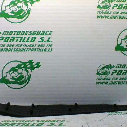 Foto de Alfombrilla izquierda Yamaha XMAX 250 referencia 213-19-37435