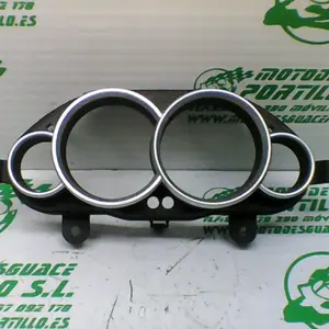 Foto de Embellecedor cuentakilómetros Sym JOYMAX 300I referencia 305-21-31782 foto 2