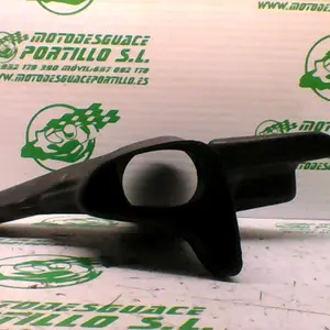 Foto de Entrada de aire lateral derecha Honda Cbr 600 F4i referencia 124-20-31871 foto 3
