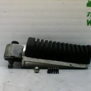Foto de Reposapies trasero derecho Yamaha XMAX 250 referencia 431-21-32478 foto 5