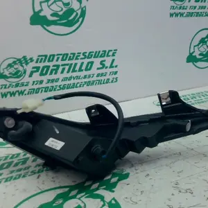 Foto de Intermitente delantero derecho Kymco PEOPLE S 125 referencia 369-23-46756 foto 3