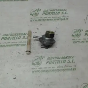 Foto de Grifo gasolina Peugeot tweet 125 referencia 10-22-32807 foto 16