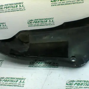 Foto de Carcasa lateral trasera izquierda Honda Silver wing 600 referencia 122-19-20231 foto 2