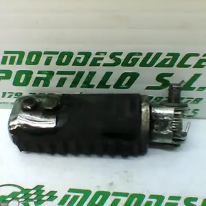 Foto de Reposapies delantero izquierdo Kymco VENOX 250 referencia 257-19-39715 foto 8