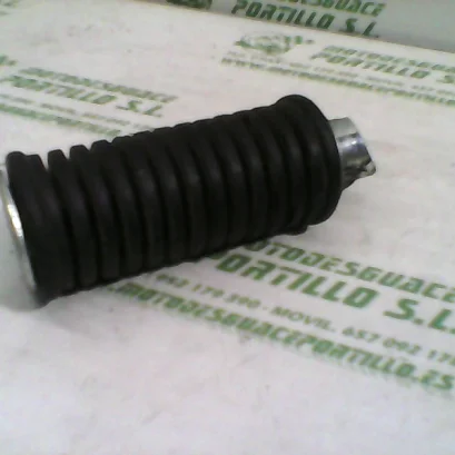 Foto de Reposapies trasero izquierdo Suzuki Intruder 250 referencia 391-23-46954