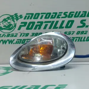 Foto de Intermitente delantero izquierdo Kymco Yup 50 referencia 243-20-35140