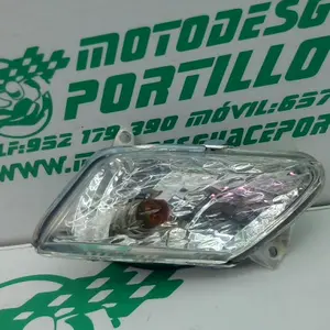 Foto de Intermitente delantero derecho Yamaha XMAX 250 referencia 213-19-37408 foto 7