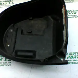Foto de Porta-casco Suzuki SIXTEEN 125 referencia 281-18-19599