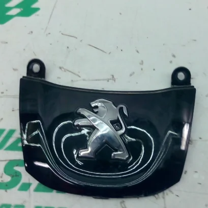 Foto de Embellecedor del frontal Peugeot TWEET 125 15-18 referencia 8-24-47029