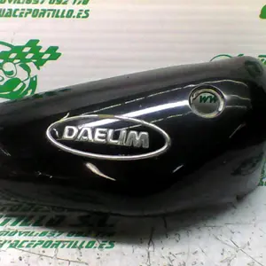 Foto de Carcasa bajo asiento derecho Daelim Daystar 125 referencia 31-17-10312 foto 3