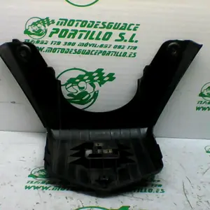 Foto de Embellecedor de contraescudo Kymco Super Dink 125 referencia 15-23-41664 foto 8