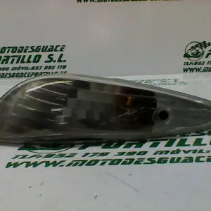 Foto de Intermitente trasero derecho Peugeot Elystar 50 referencia 32-17-33996 foto 3