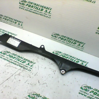 Foto de Cubre cadena Yamaha FZ1-N referencia 177-19-21737
