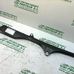 Foto de Cubre cadena Yamaha FZ1-N referencia 177-19-21737
