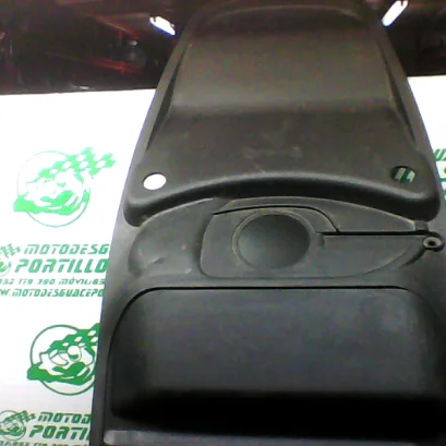 Foto de Porta-casco Peugeot TWEET 125 15-18 referencia 77-20-26945
