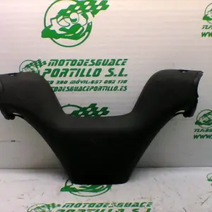 Foto de Embellecedor del manillar Piaggio MP3 250 RL referencia 397-21-40156 foto 4