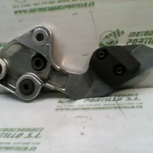 Foto de Estribera delantera izquierda Yamaha Fazer 1000 referencia 135-16-9936