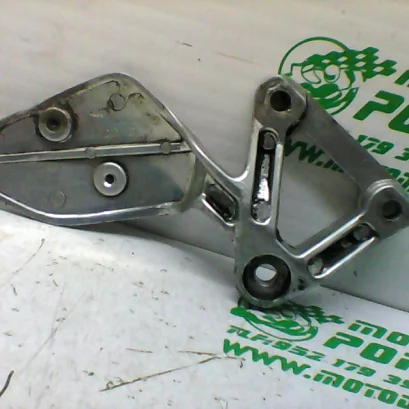 Foto de Estribera delantera izquierda Yamaha Fazer 600 referencia 137-16-33660