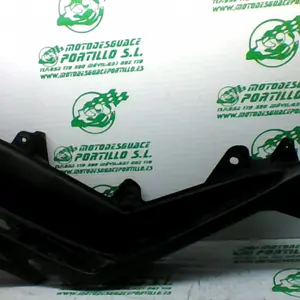 Foto de Suelo derecho Yamaha N MAX 125 referencia 174-22-35004 foto 4