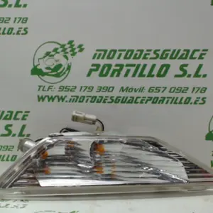 Foto de Intermitente delantero izquierdo Piaggio X8 125 referencia 295-20-37275 foto 11
