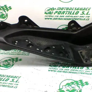 Foto de Suelo izquierdo Yamaha N MAX 125 referencia 394-23-46335 foto 2